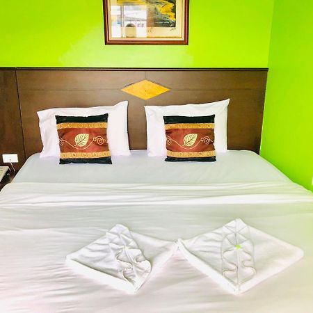 Hollywood Inn Love Patong Esterno foto