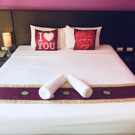 Hollywood Inn Love Patong Esterno foto