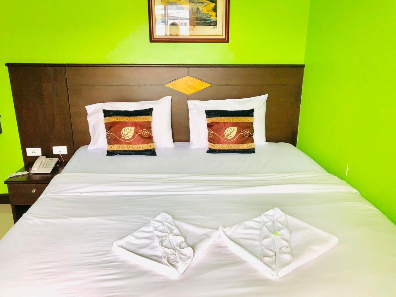 Hollywood Inn Love Patong Esterno foto