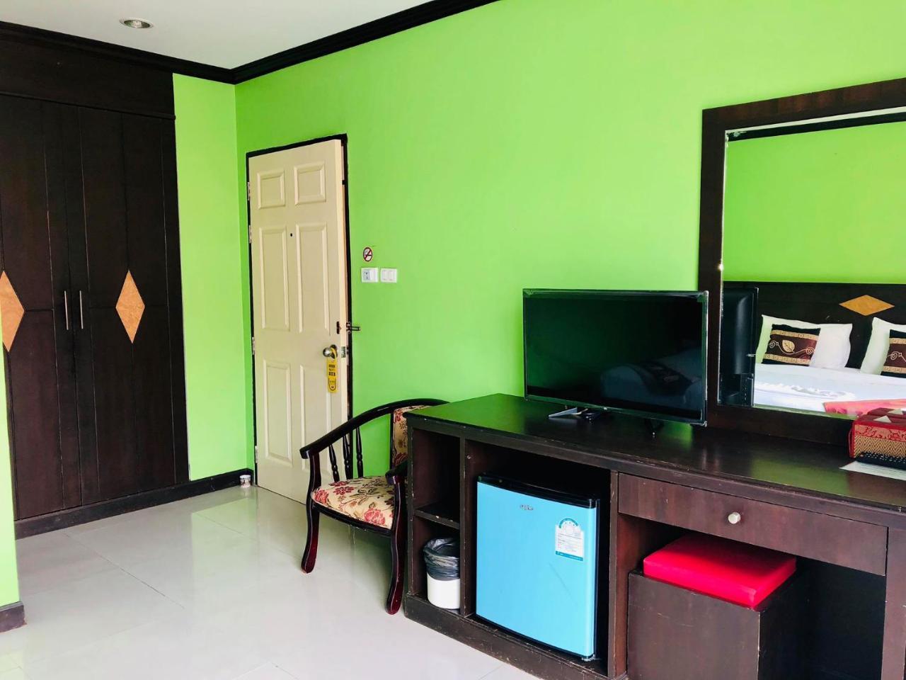 Hollywood Inn Love Patong Esterno foto
