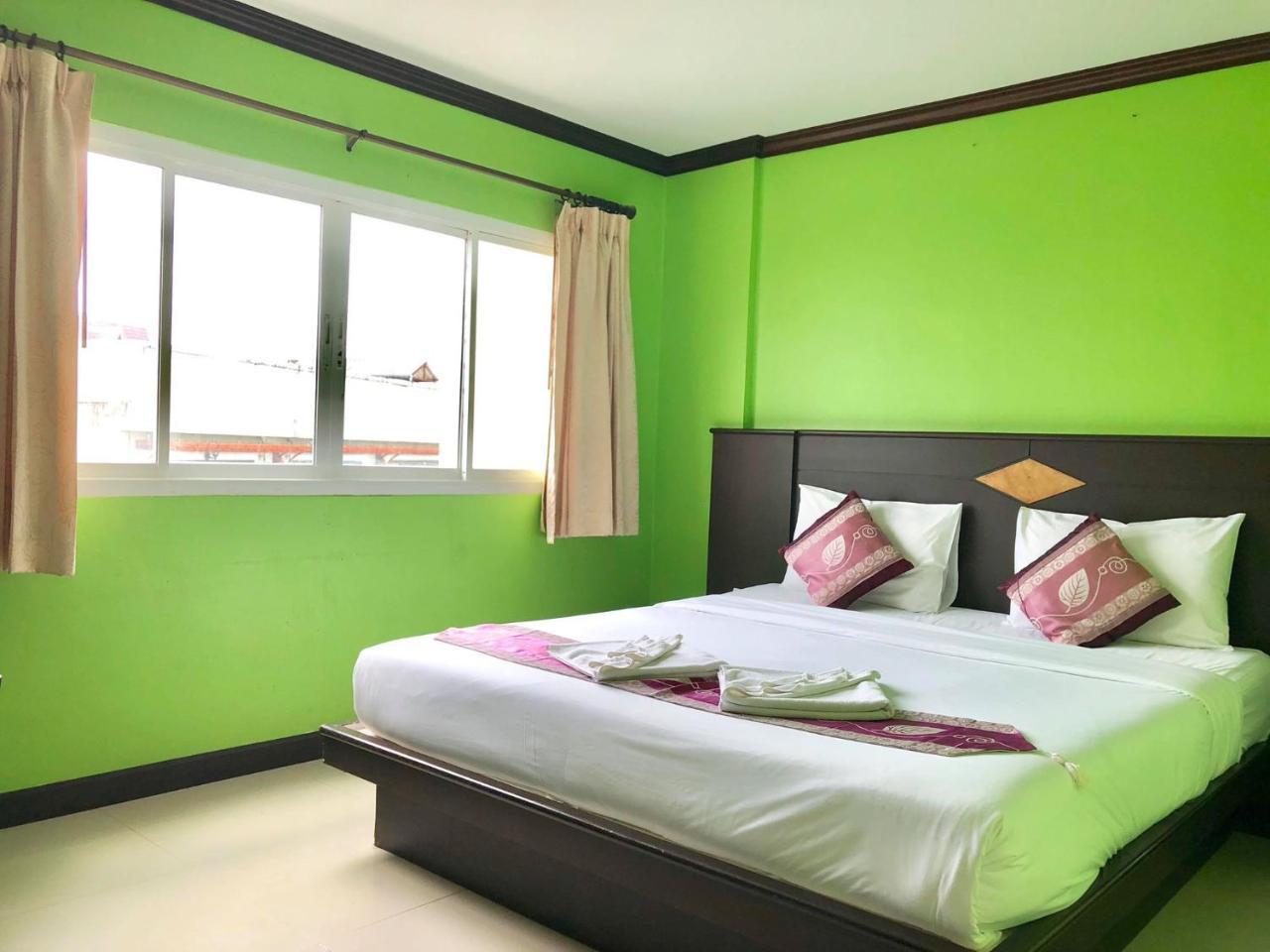 Hollywood Inn Love Patong Esterno foto