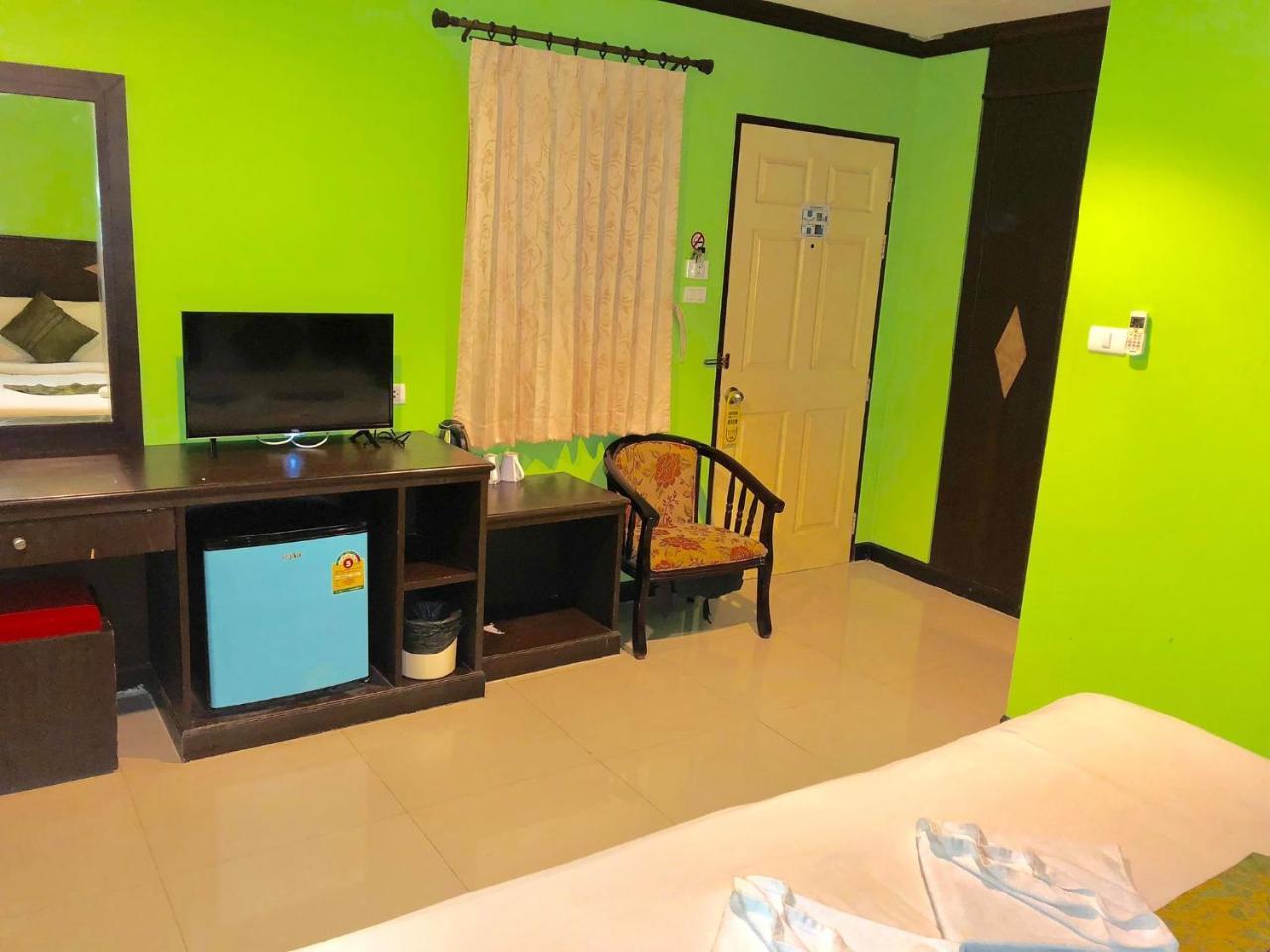 Hollywood Inn Love Patong Esterno foto