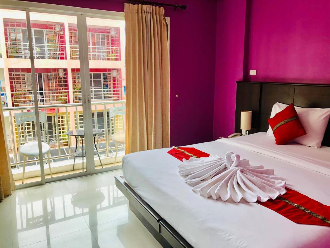 Hollywood Inn Love Patong Esterno foto
