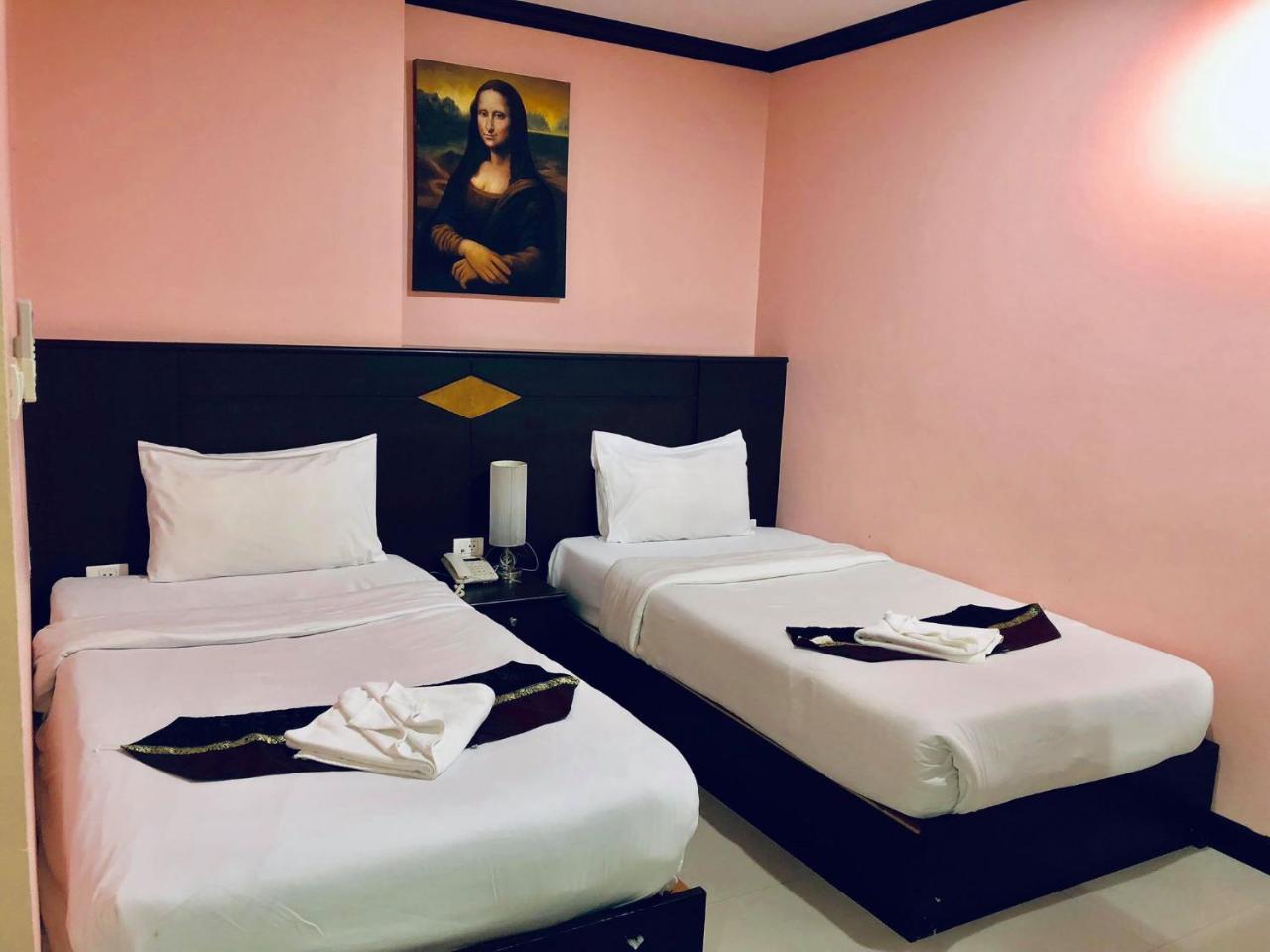 Hollywood Inn Love Patong Esterno foto