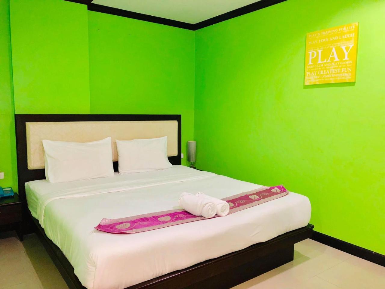 Hollywood Inn Love Patong Esterno foto