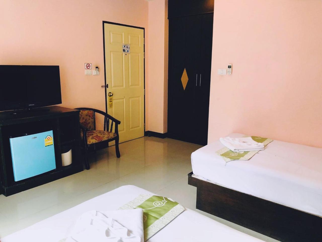 Hollywood Inn Love Patong Esterno foto
