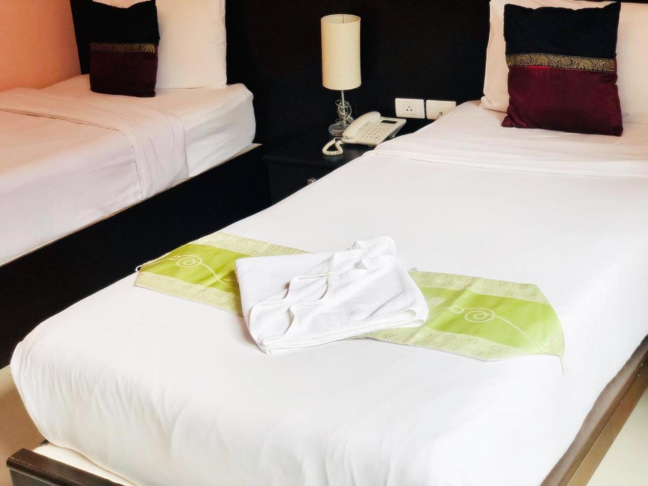 Hollywood Inn Love Patong Esterno foto