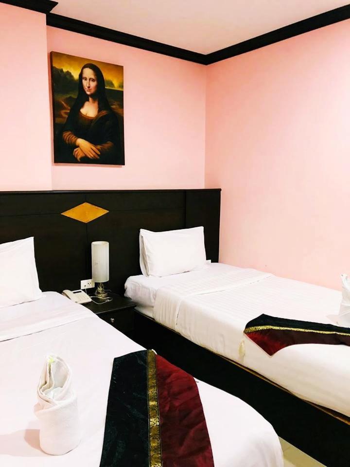 Hollywood Inn Love Patong Esterno foto