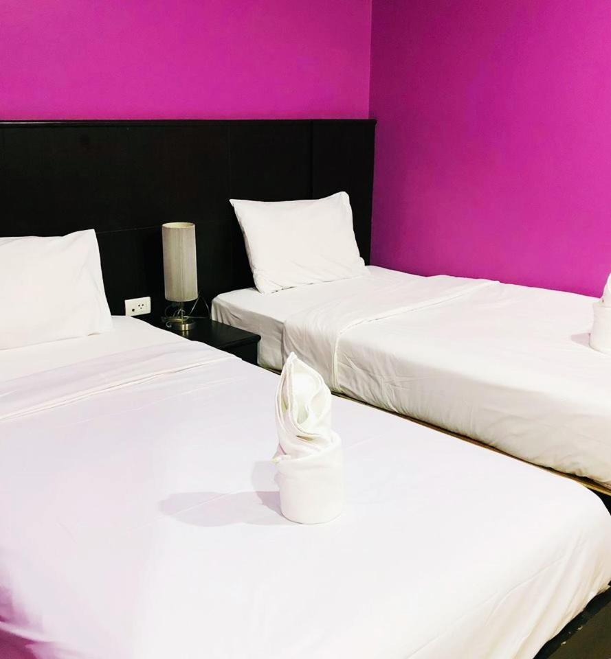 Hollywood Inn Love Patong Esterno foto