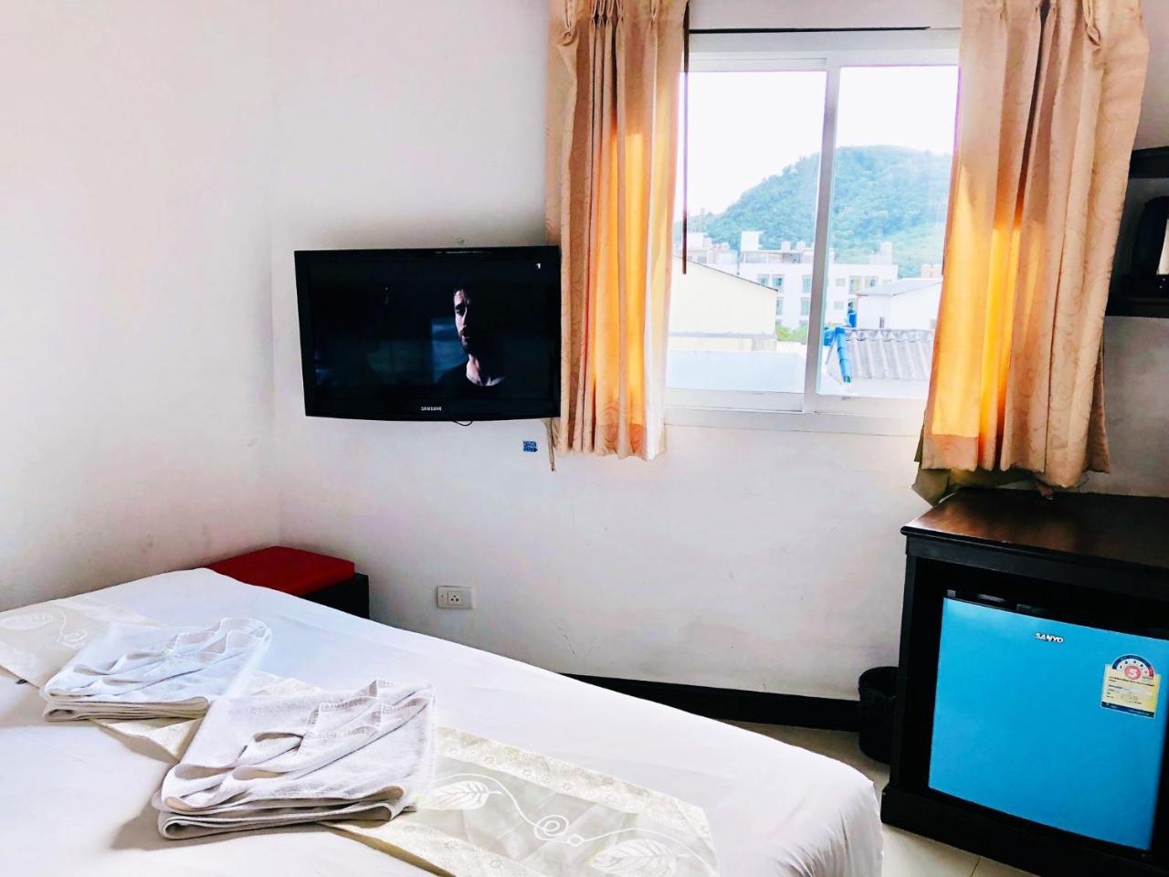 Hollywood Inn Love Patong Esterno foto