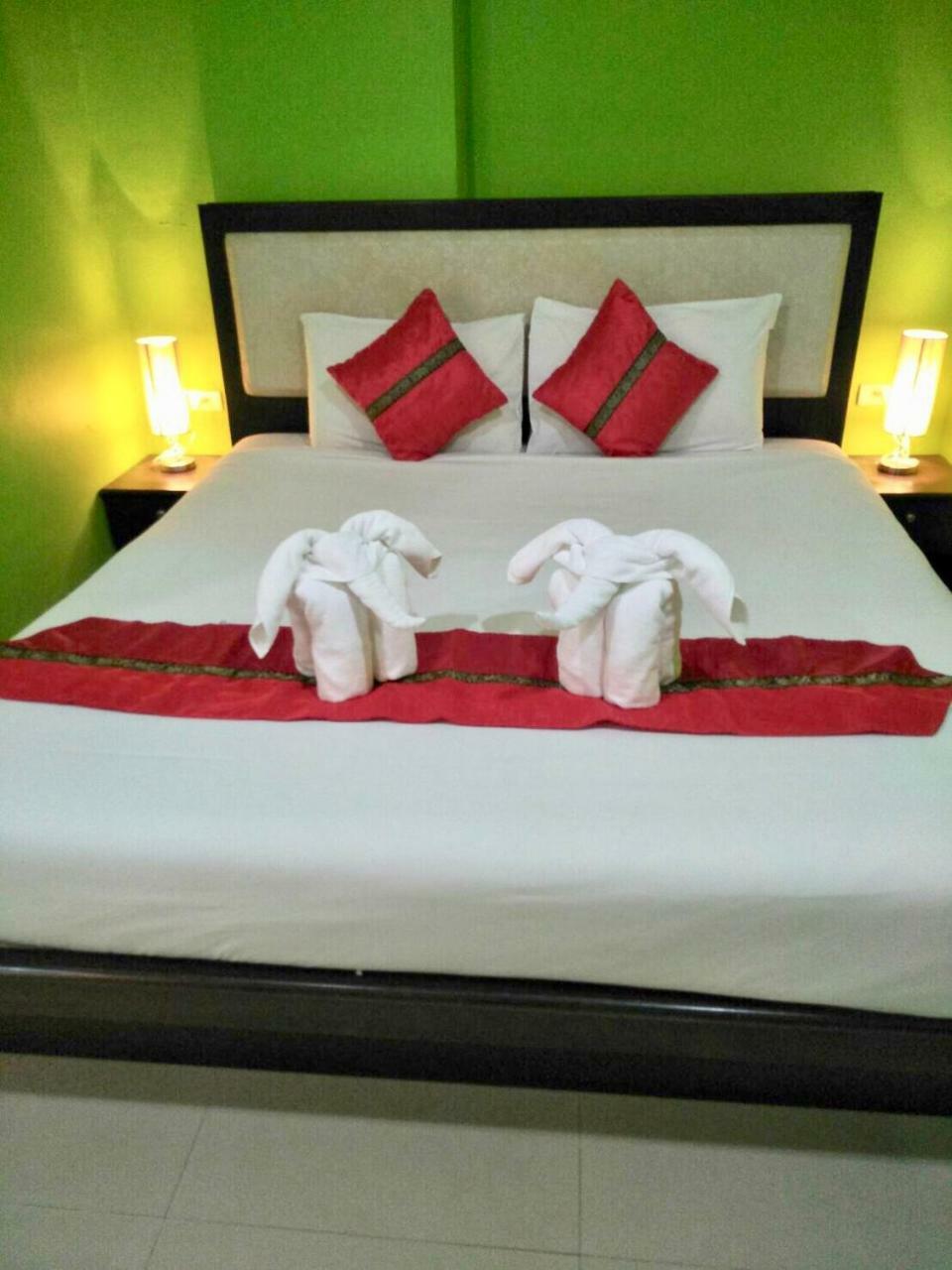 Hollywood Inn Love Patong Esterno foto