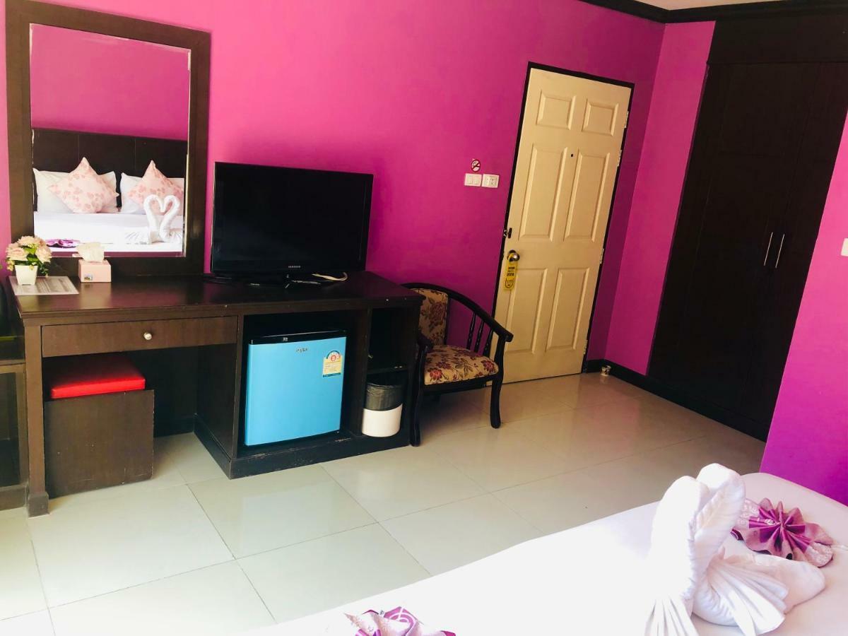 Hollywood Inn Love Patong Esterno foto